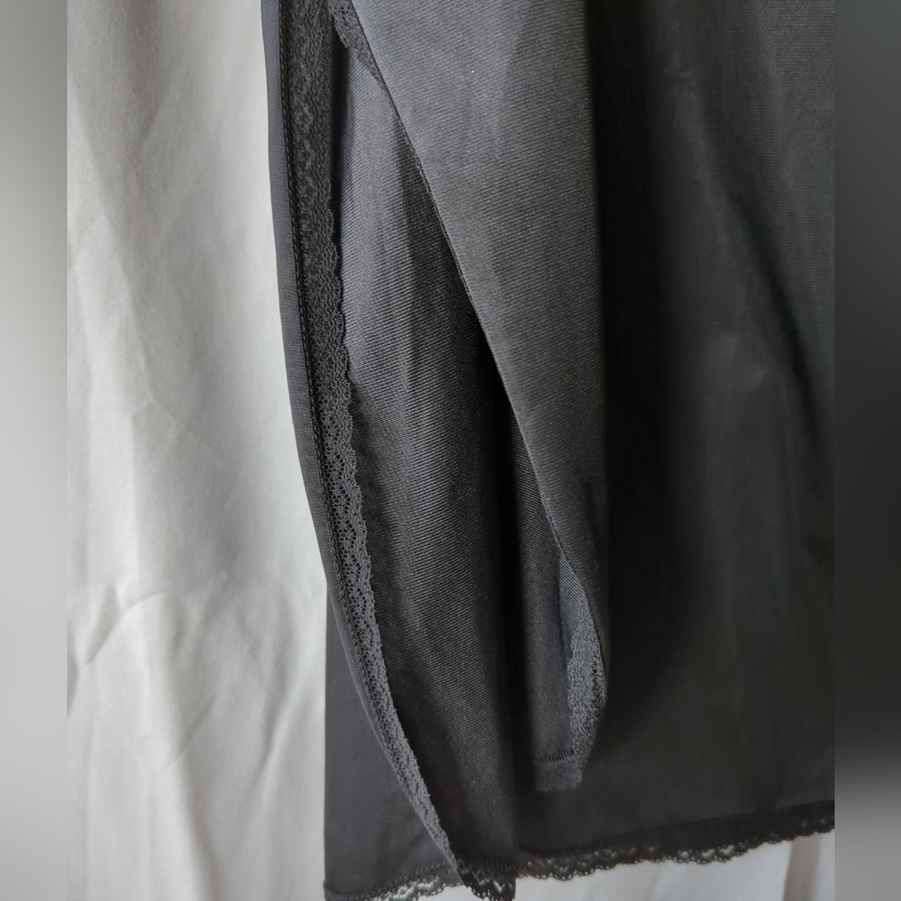 Vintage Vassarette Black 1/2 Slip With Lace Trim At Hem & Side Slit Size XL - Picture 3 of 8